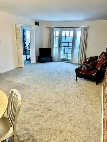 a view of livingroom with furniture