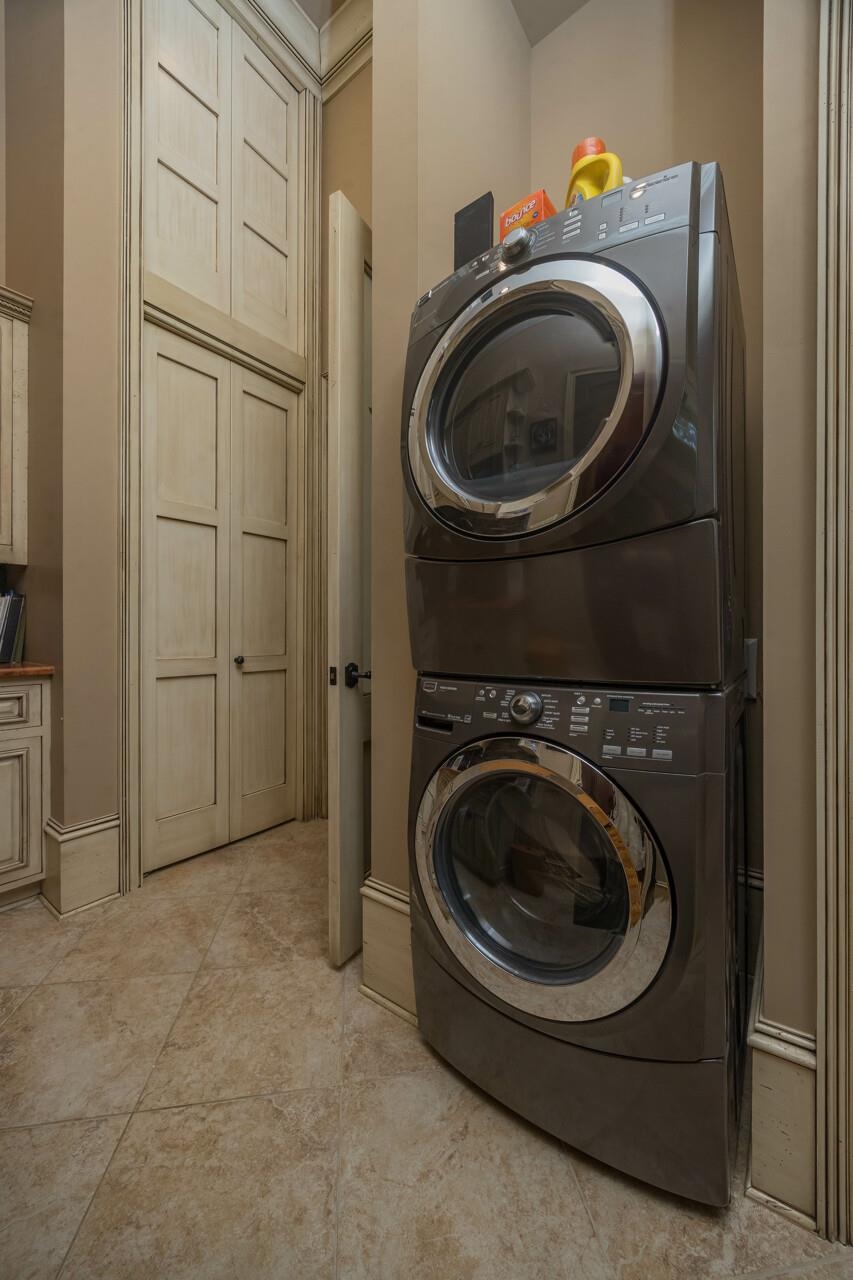 924 Ocean Palm Way St. Augustine, FL 32080 - Photo 32 of 81 a utility room with dryer and washer