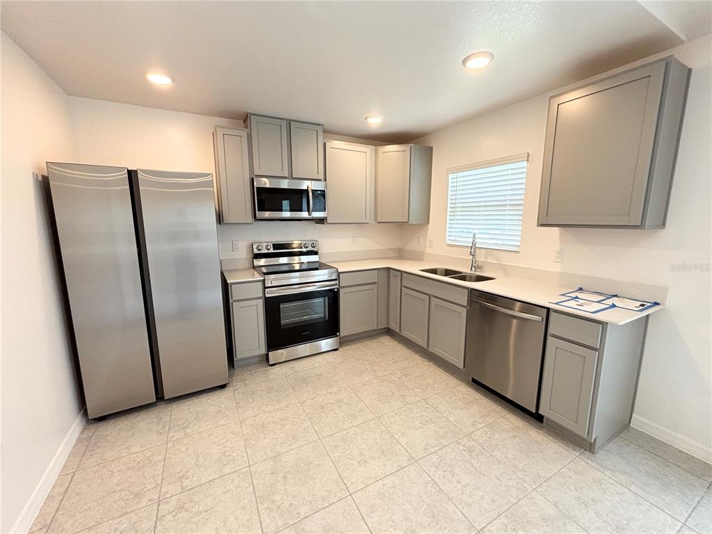 137 Maple Drive Kissimmee, FL 34759 - Photo 4 of 21