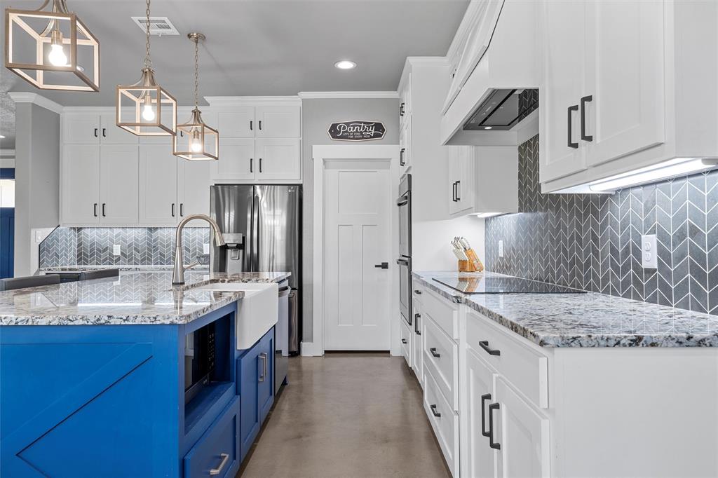 370 Rio Bonito Drive Robinson, TX 76706 - Photo 11 of 39 a kitchen with stainless steel appliances granite countertop a sink and a refrigerator