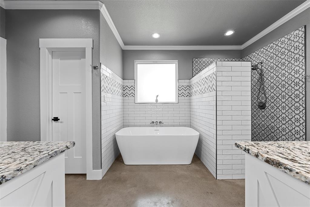 370 Rio Bonito Drive Robinson, TX 76706 - Photo 16 of 39 a spacious bathroom with a sink and a mirror