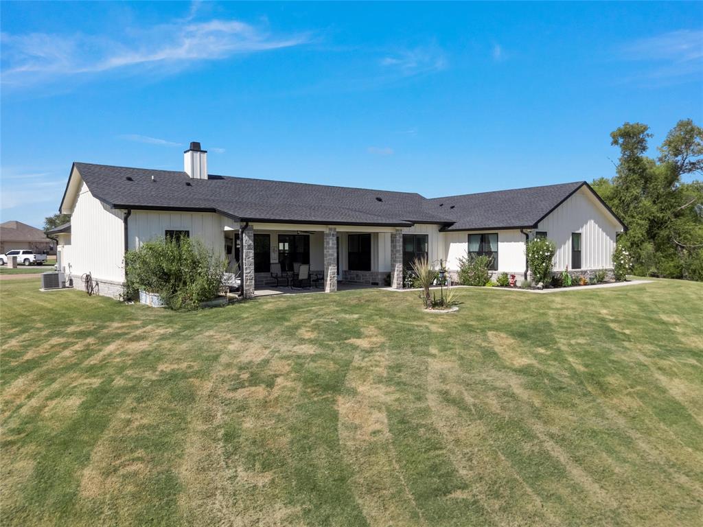 370 Rio Bonito Drive Robinson, TX 76706 - Photo 30 of 39 a front view of a house with a garden