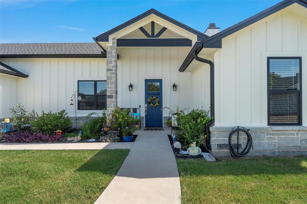 370 Rio Bonito Drive Robinson, TX 76706 - Photo 3 of 39 a front view of a house with garden