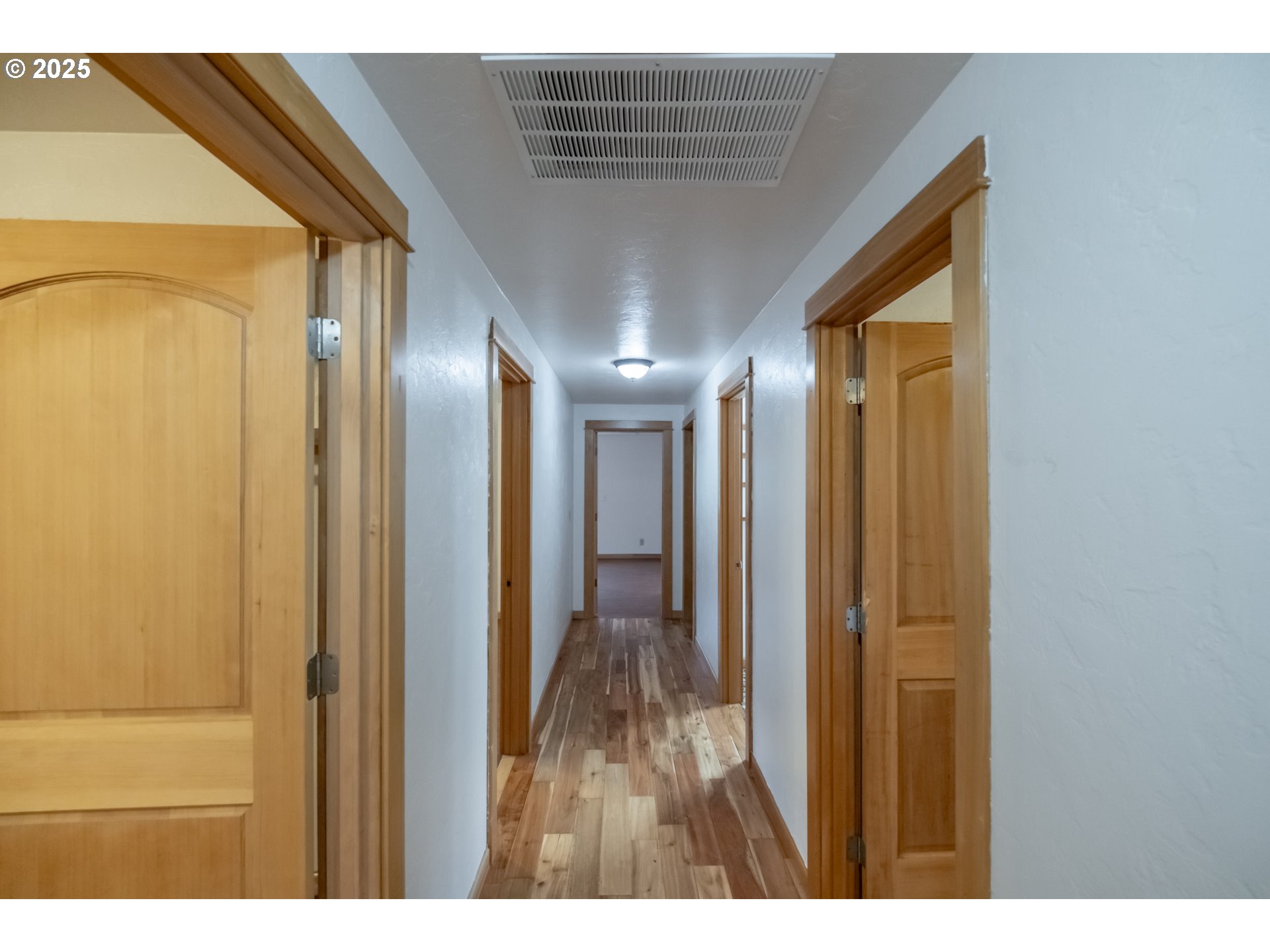 2314 Northwest Beaumont Lane Albany, OR 97321 - Photo 25 of 46 Hallway