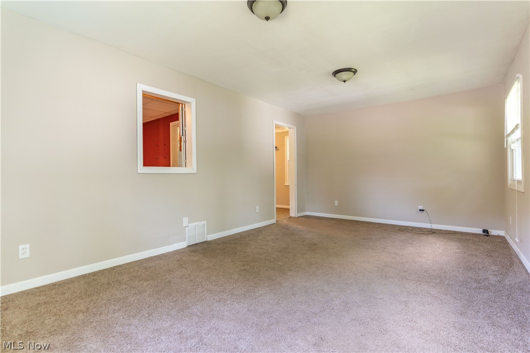 21113 Hansen Road Maple Heights, OH 44137 - Photo 5 of 26