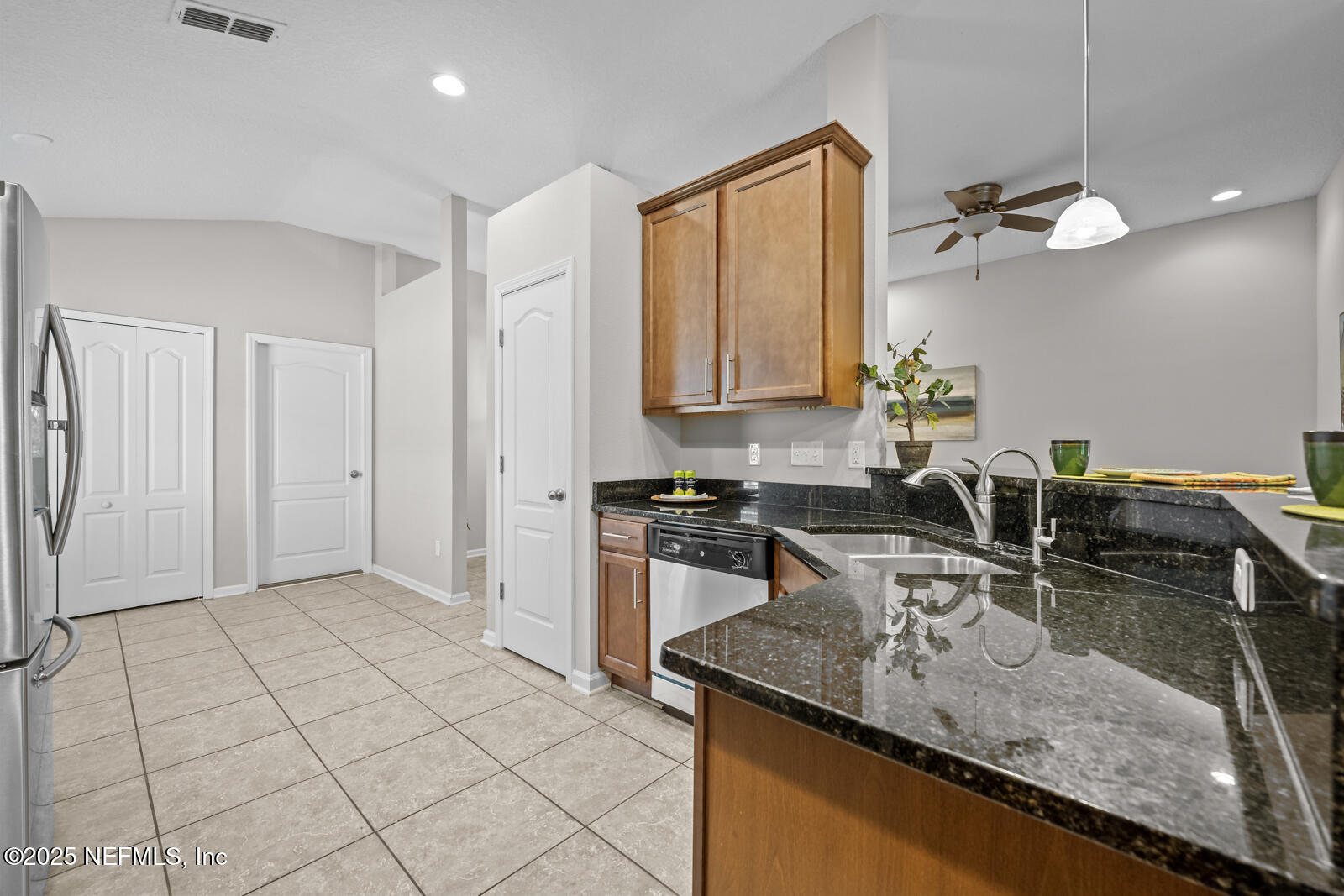 173 North Twin Maple Road St. Augustine, FL 32084 - Photo 12 of 40 Kitchen