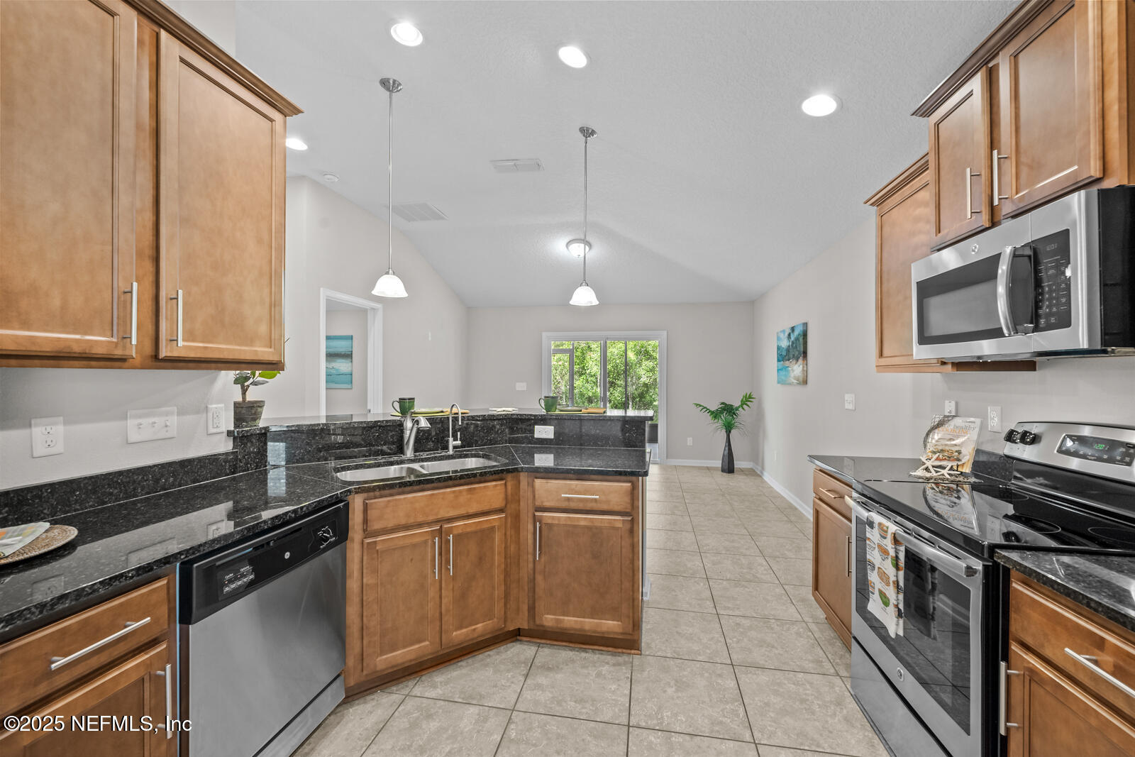 173 North Twin Maple Road St. Augustine, FL 32084 - Photo 9 of 40 Fully Equipped Kitchen