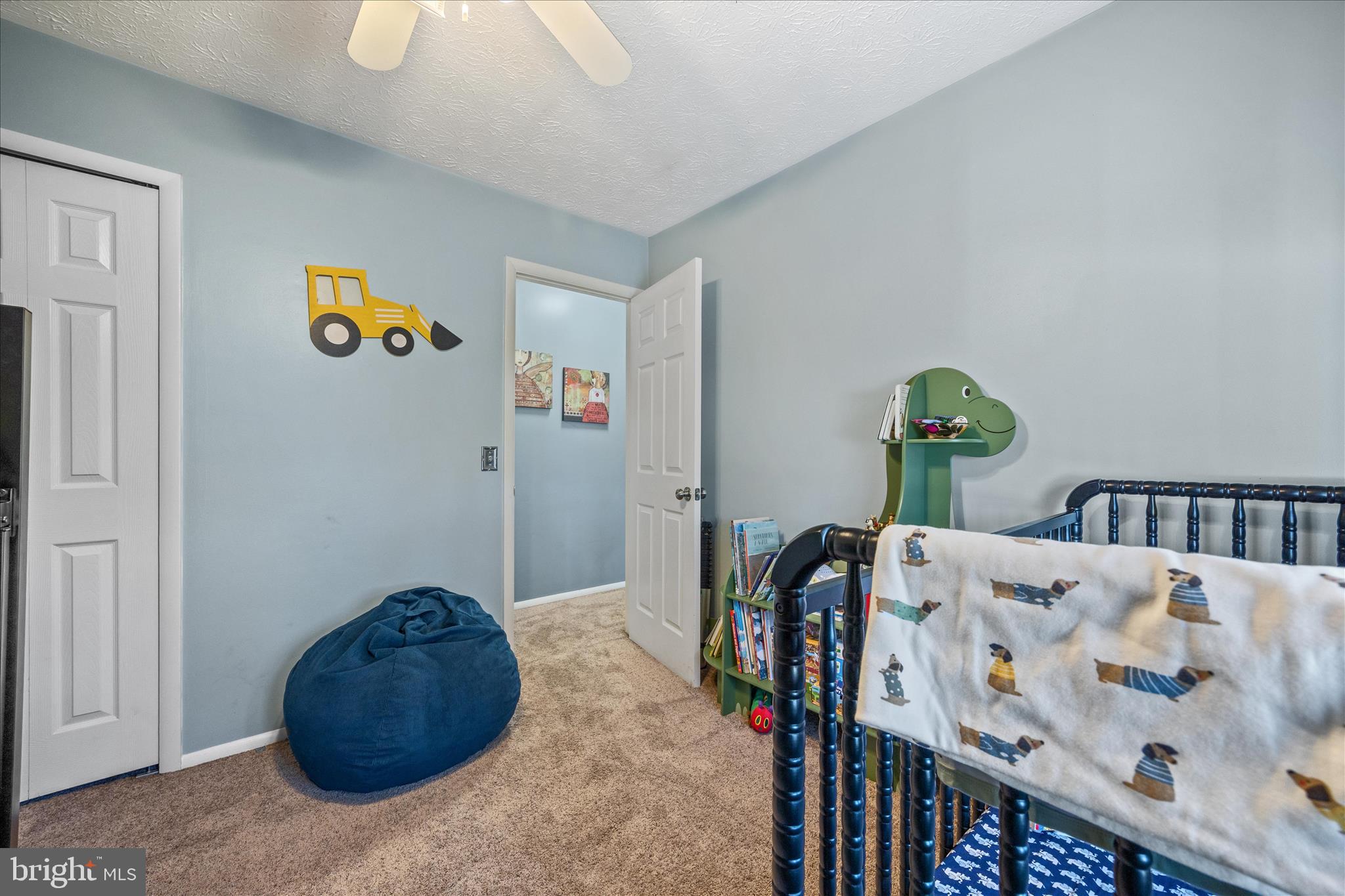 7914 Leeds Drive Pasadena, MD 21122 - Photo 21 of 49 a bedroom with furniture and a book shelf