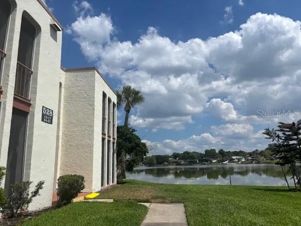 $176,000 | 528 Orange Drive, Unit 26, Altamonte Springs, FL 32701