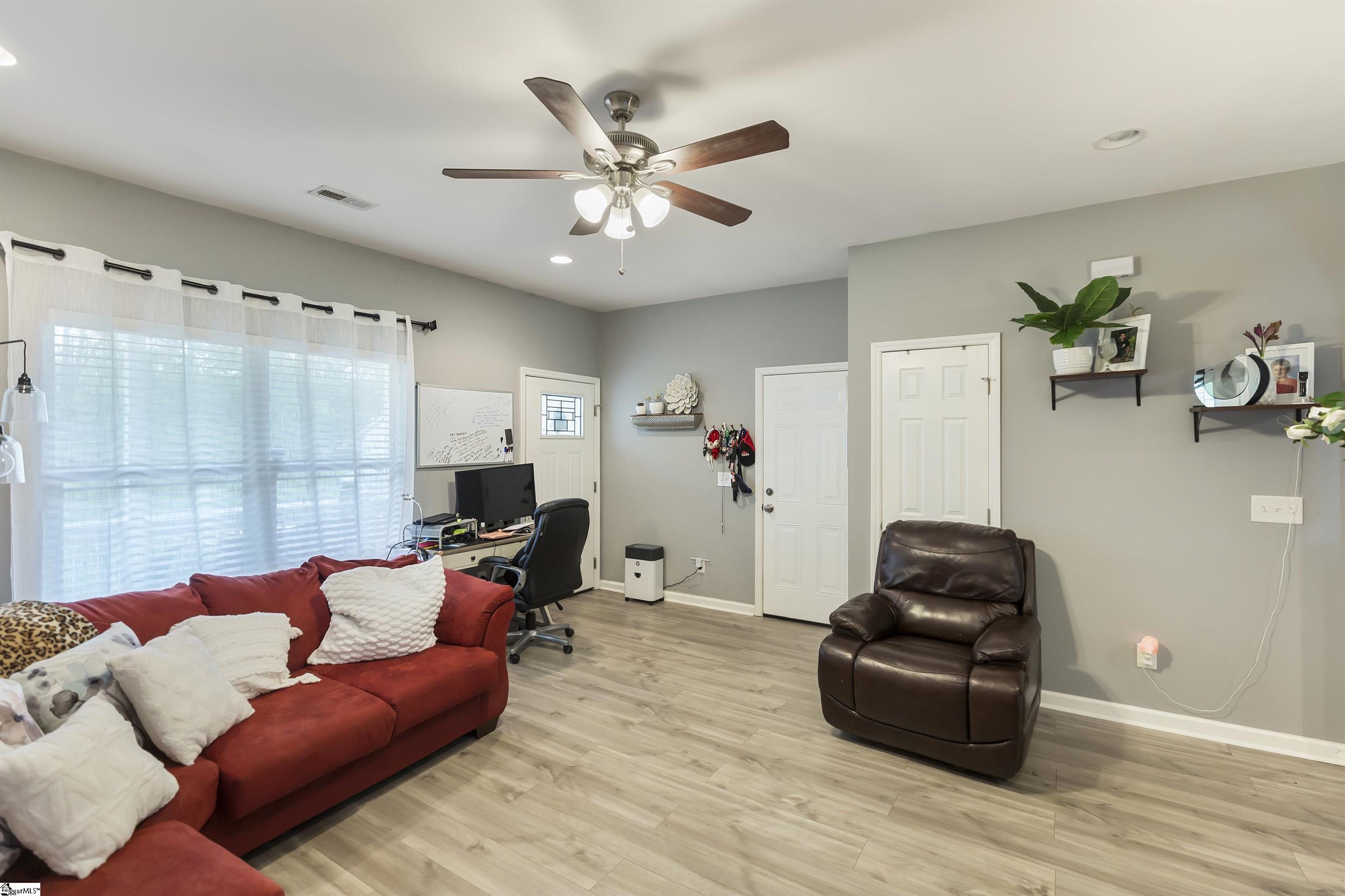 16 Ridge Court Williamston, SC 29697 - Photo 3 of 26 Gallery Image 3