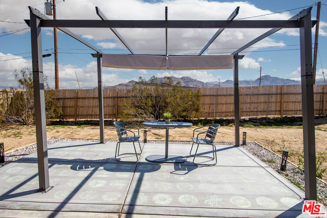 7285 Agave Road Joshua Tree, CA 92252 - Photo 16 of 18 a view of a chairs and table in the patio