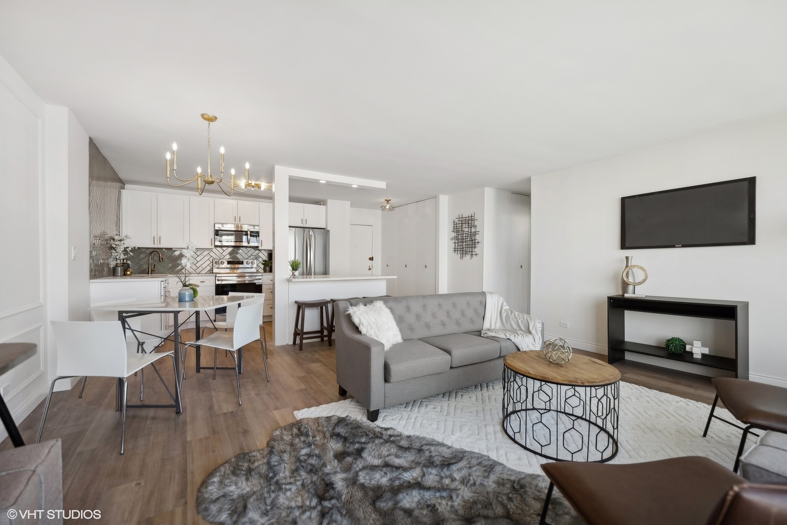 5455 North Sheridan Road, Unit 1711 Chicago, IL 60640 - Photo 9 of 19