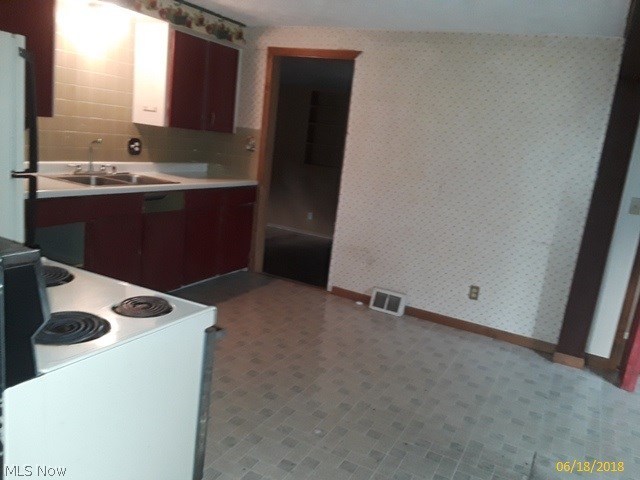 9299 Howland Springs Road Southeast Warren, OH 44484 - Photo 6 of 27 Gallery Image 6