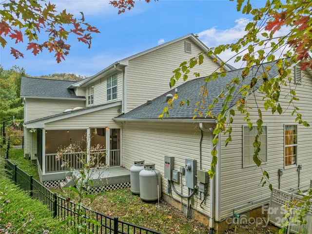 $624,999 | 106 Thistle Tree Way, Weaverville, NC 28787