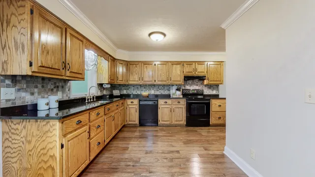 $640,000 | 830 Motlow College Road, Normandy, TN 37360