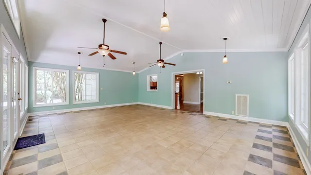 $640,000 | 830 Motlow College Road, Normandy, TN 37360