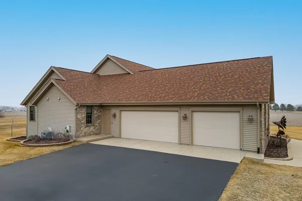 $619,900 | 10023 Auburn Road, Winnebago, IL 61088