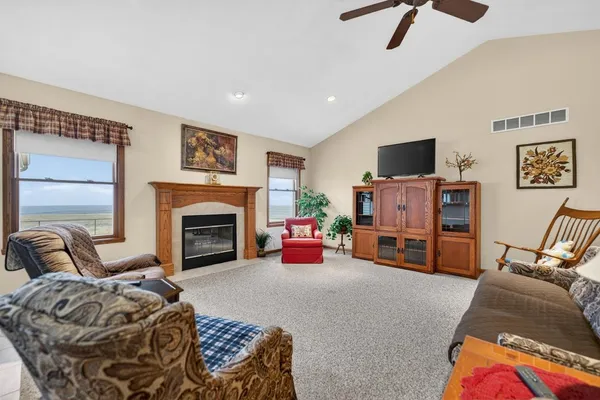 $619,900 | 10023 Auburn Road, Winnebago, IL 61088
