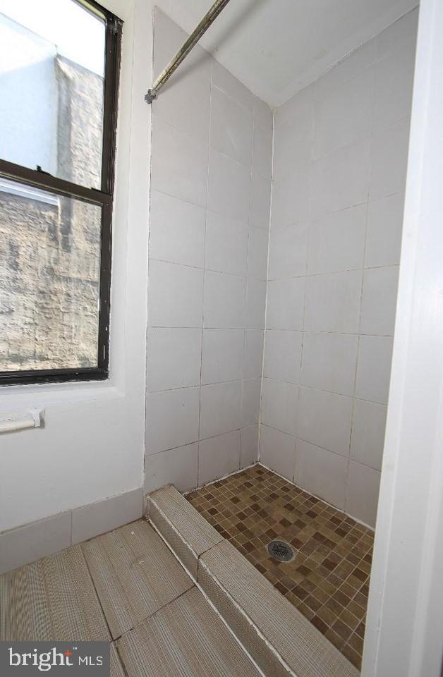 2018 North 18th Street, Unit B Philadelphia, PA 19121 - Photo 11 of 16 a view of a bathroom