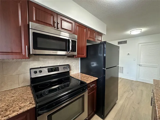 $1,995 | 110 Northeast 19th Avenue, Unit 14, Deerfield Beach, FL 33441