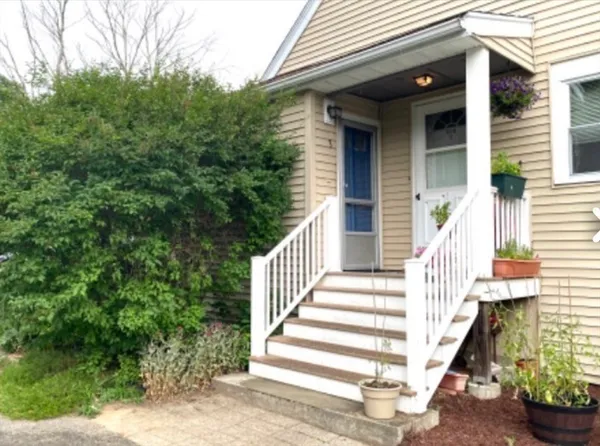 $3,300 | 337 Village Street, Unit 1A, Millis, MA 02054