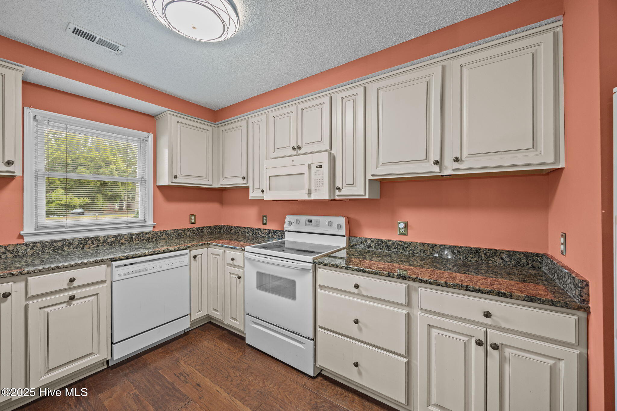 2015 Quail Ridge Road, Unit F Greenville, NC 27858 - Photo 26 of 34 27-web-or-mls-BLS_0072
