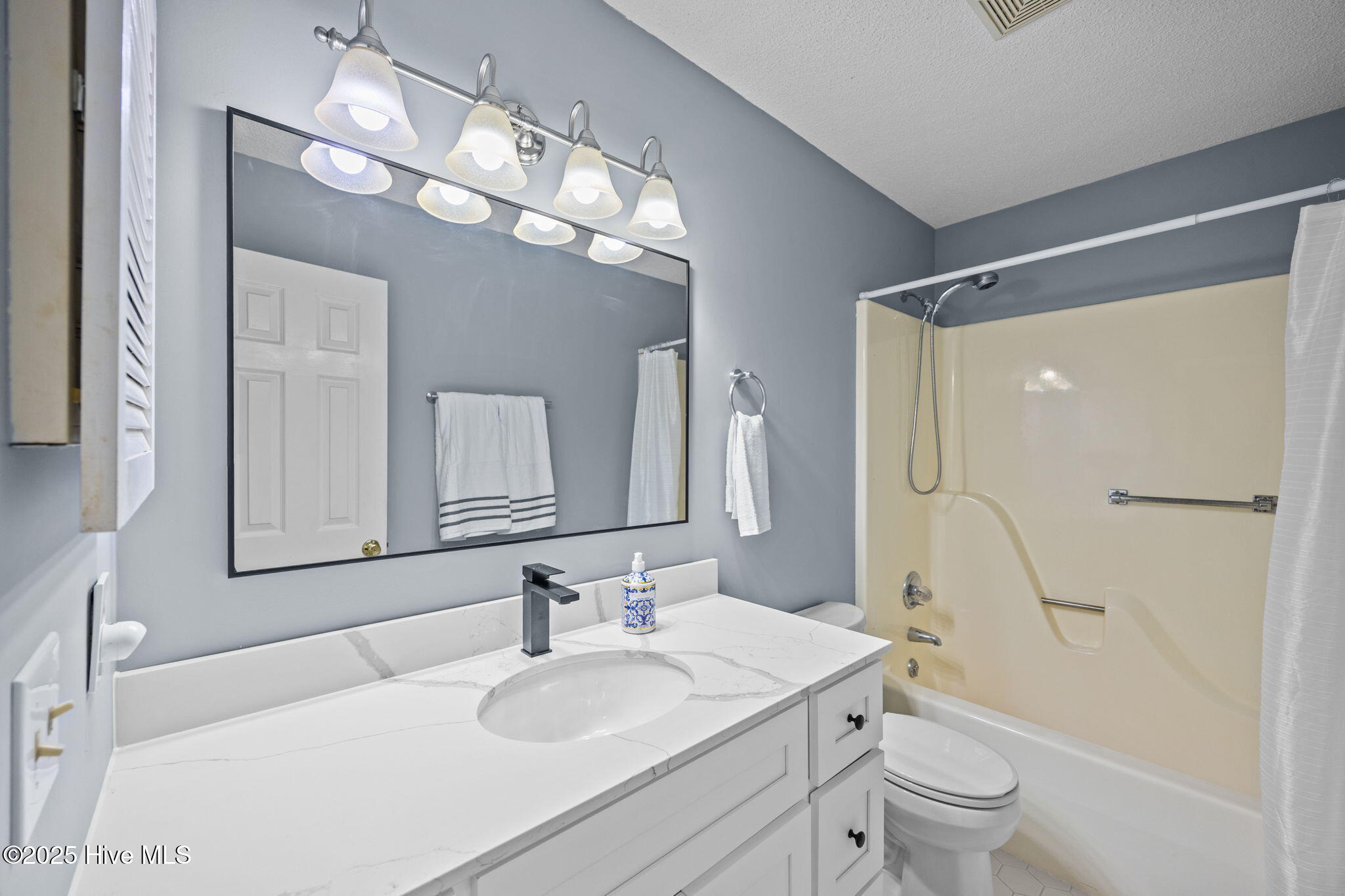 2015 Quail Ridge Road, Unit F Greenville, NC 27858 - Photo 8 of 34 8-web-or-mls-BLS_0012