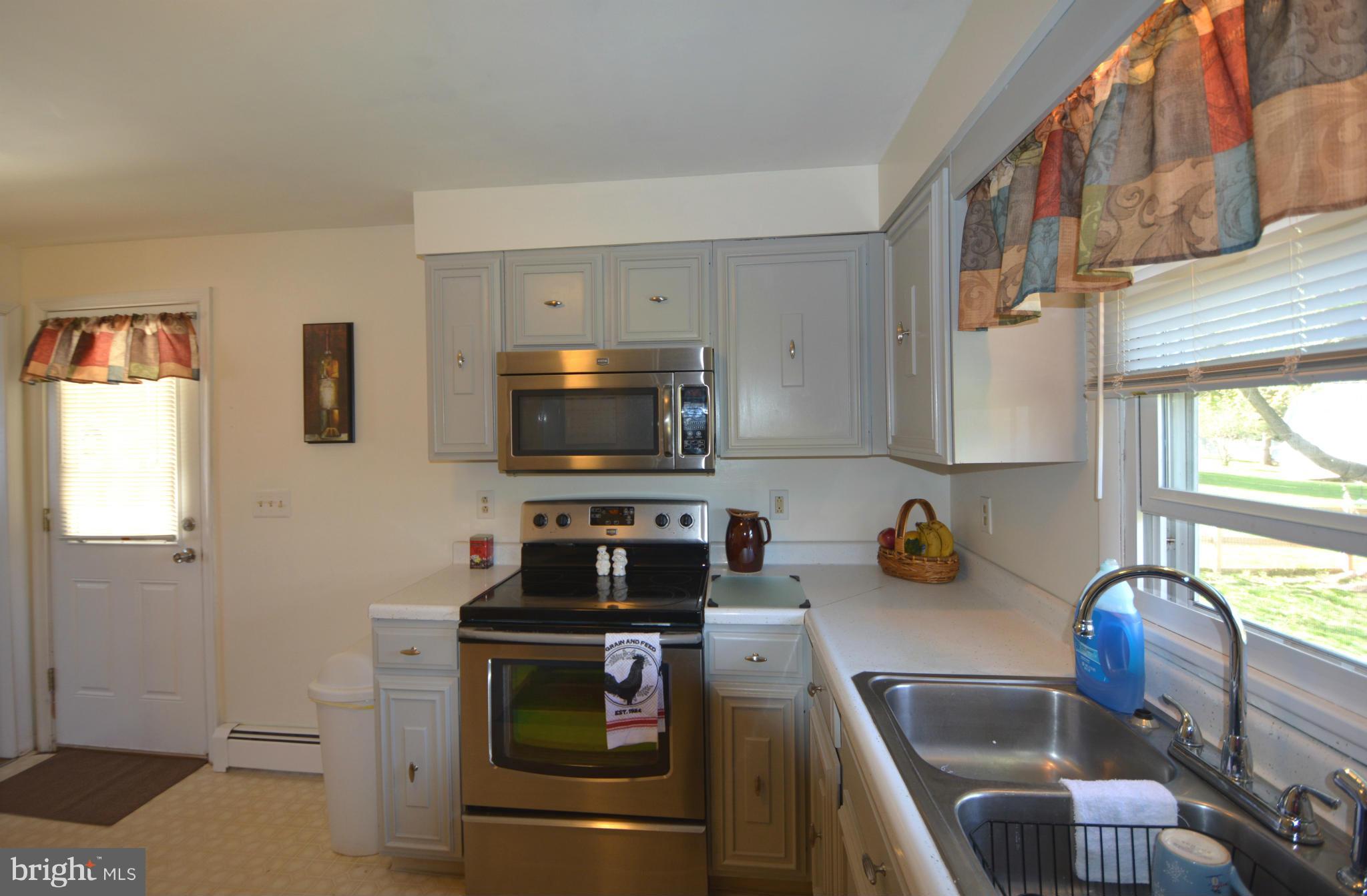 2500 Neudecker Road Westminster, MD 21157 - Photo 4 of 30 SS appliances 2011