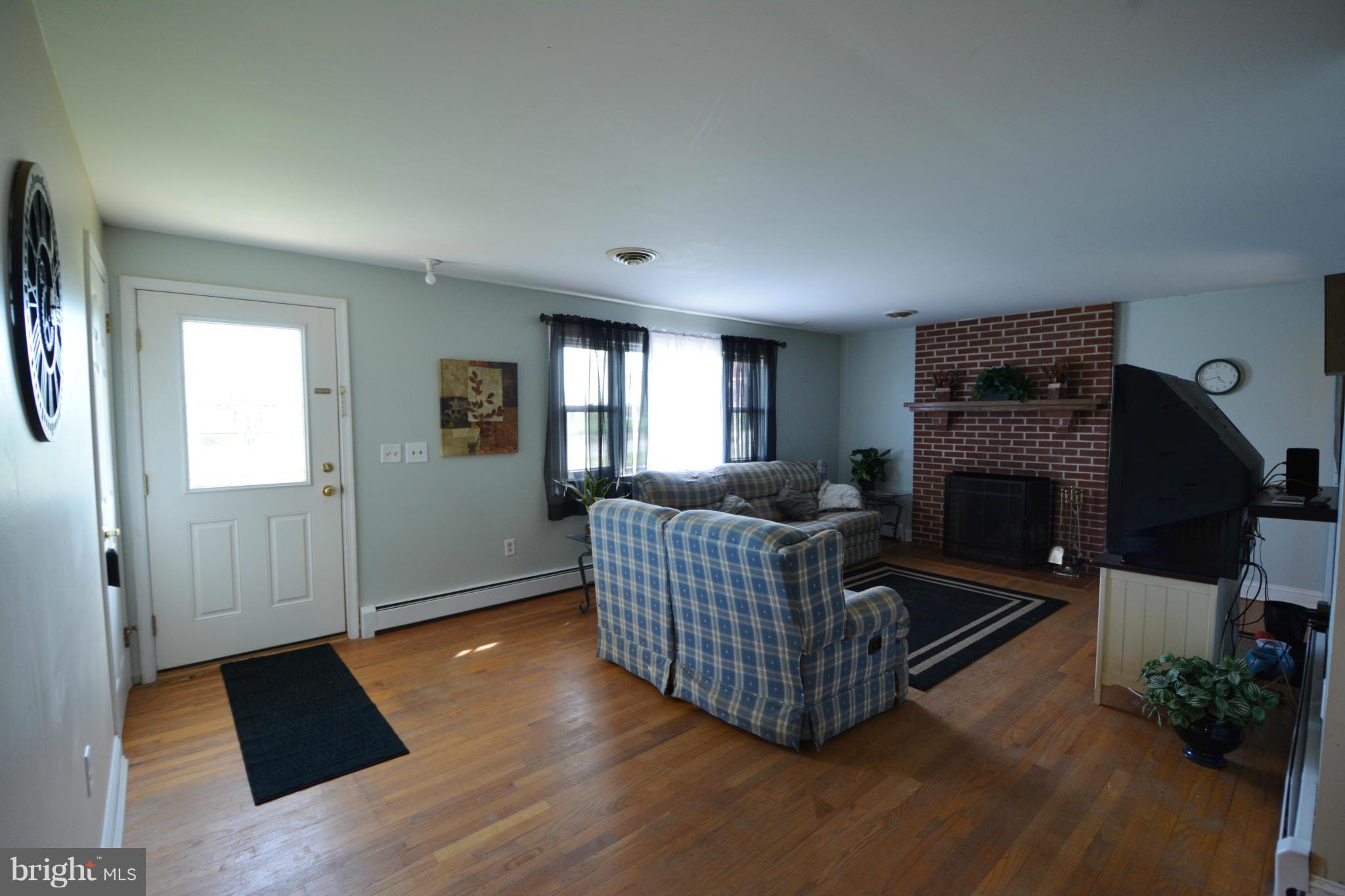 2500 Neudecker Road Westminster, MD 21157 - Photo 5 of 30 Living Room wide view