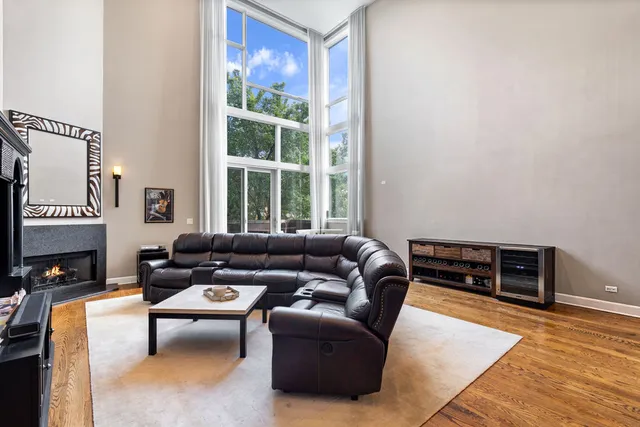 $915,000 | 2424 North Ashland Avenue, Unit PH, Chicago, IL 60614