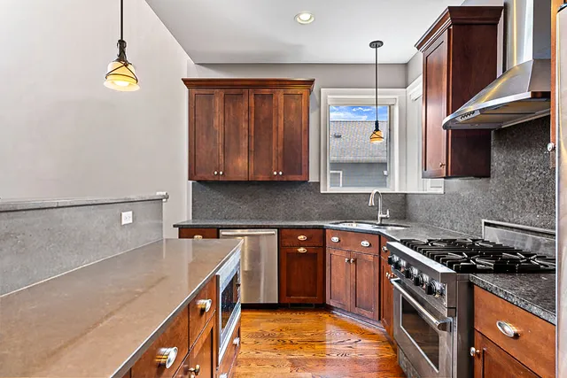 $915,000 | 2424 North Ashland Avenue, Unit PH, Chicago, IL 60614