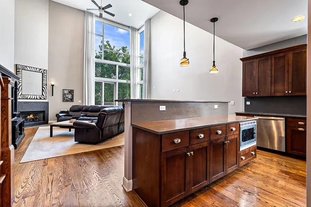 $915,000 | 2424 North Ashland Avenue, Unit PH, Chicago, IL 60614