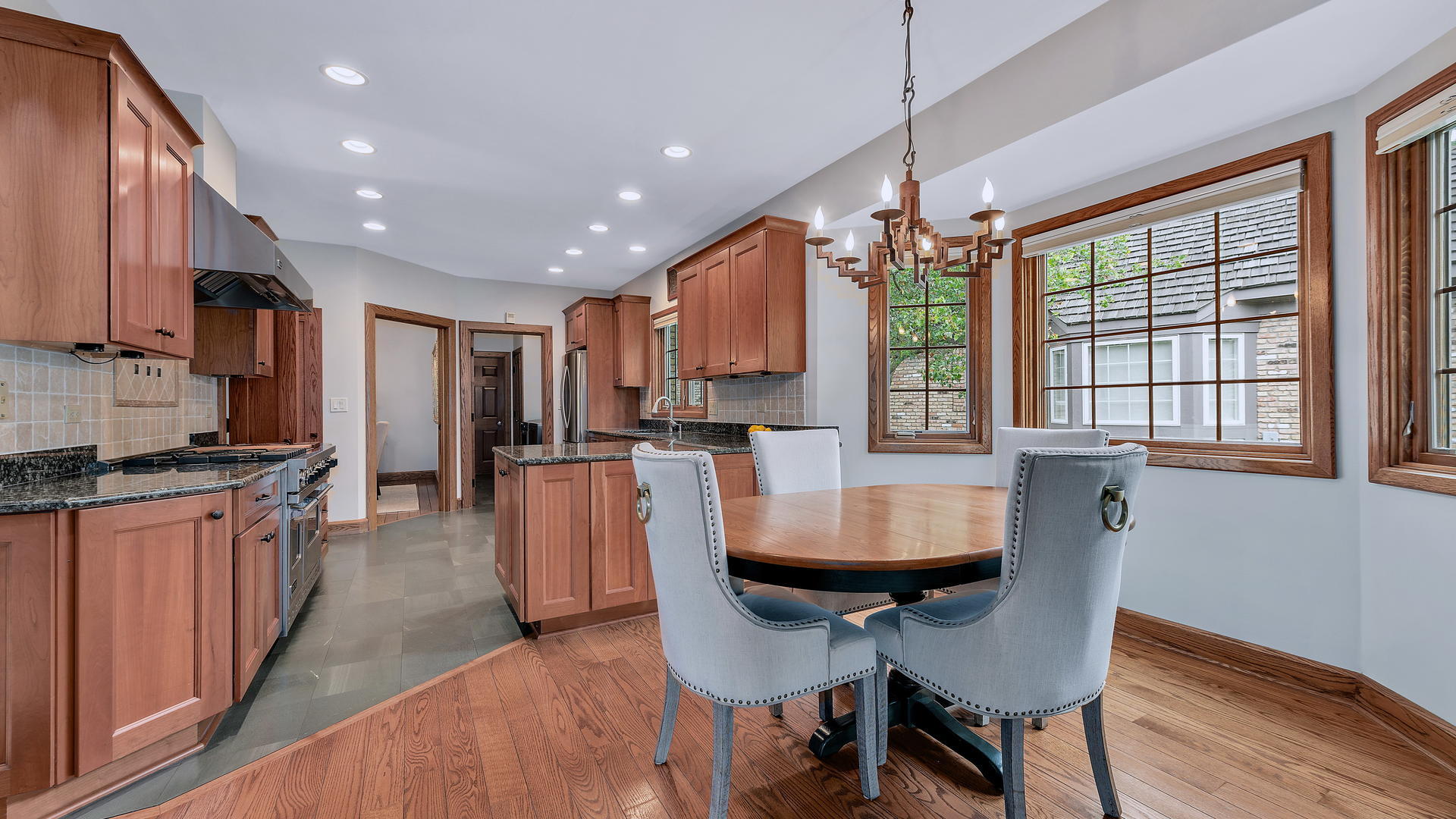 33 Lancaster Court Burr Ridge, IL 60527 - Photo 5 of 42