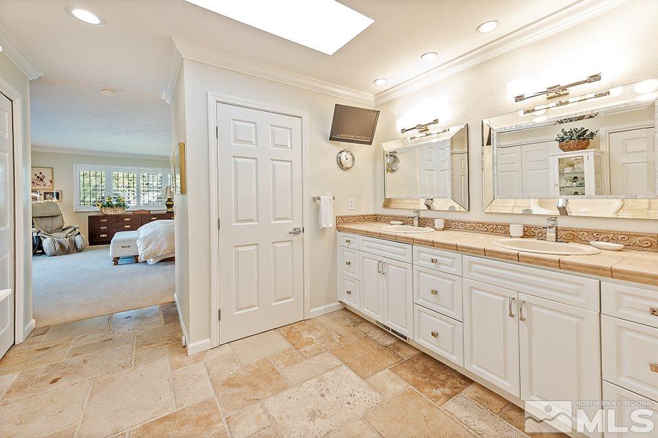 4945 West Lakeridge Terrace Reno, NV 89509 - Photo 18 of 25 a spacious bathroom with a sink mirror and a bath tub