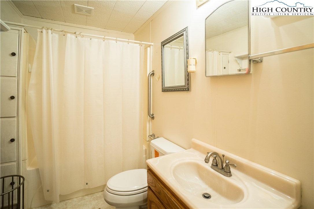 672 Ransom Street Blowing Rock, NC 28605 - Photo 8 of 13 Gallery Image 8