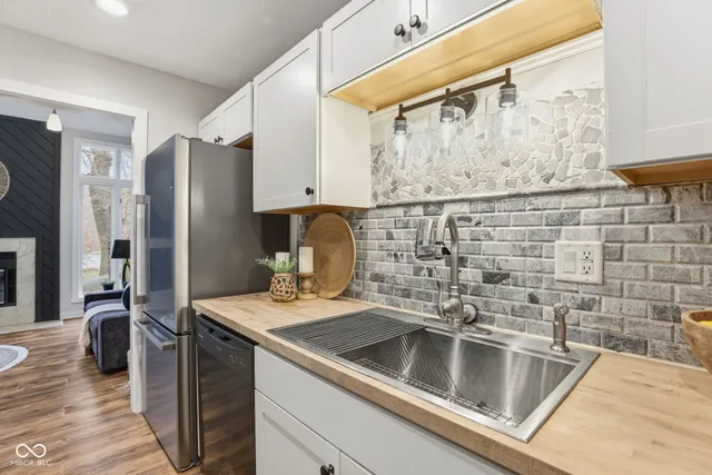 $215,000 | 5952 Highgate Circle East, Indianapolis, IN 46250