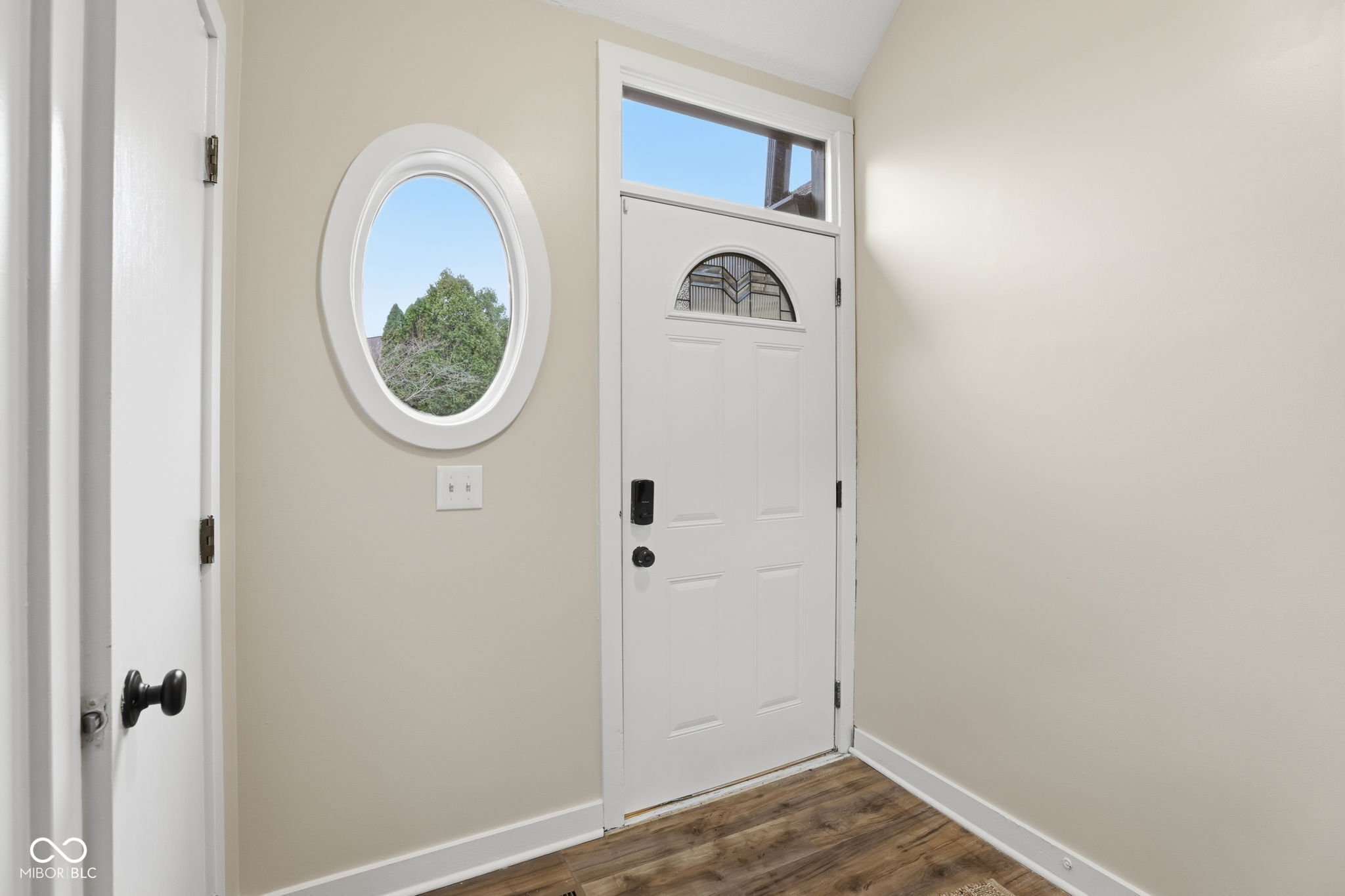 5952 Highgate Circle East Indianapolis, IN 46250 - Photo 8 of 47