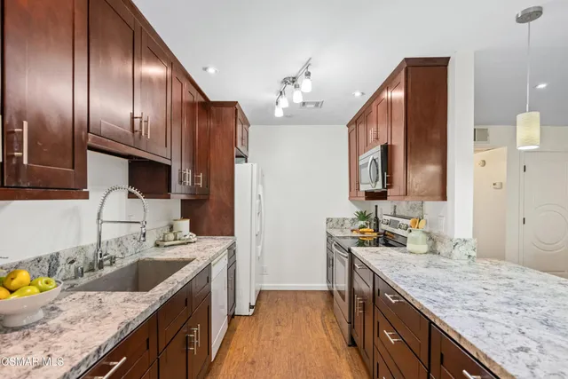 $675,000 | 23637 Park Capri, Unit 36, Calabasas, CA 91302