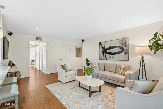 $675,000 | 23637 Park Capri, Unit 36, Calabasas, CA 91302