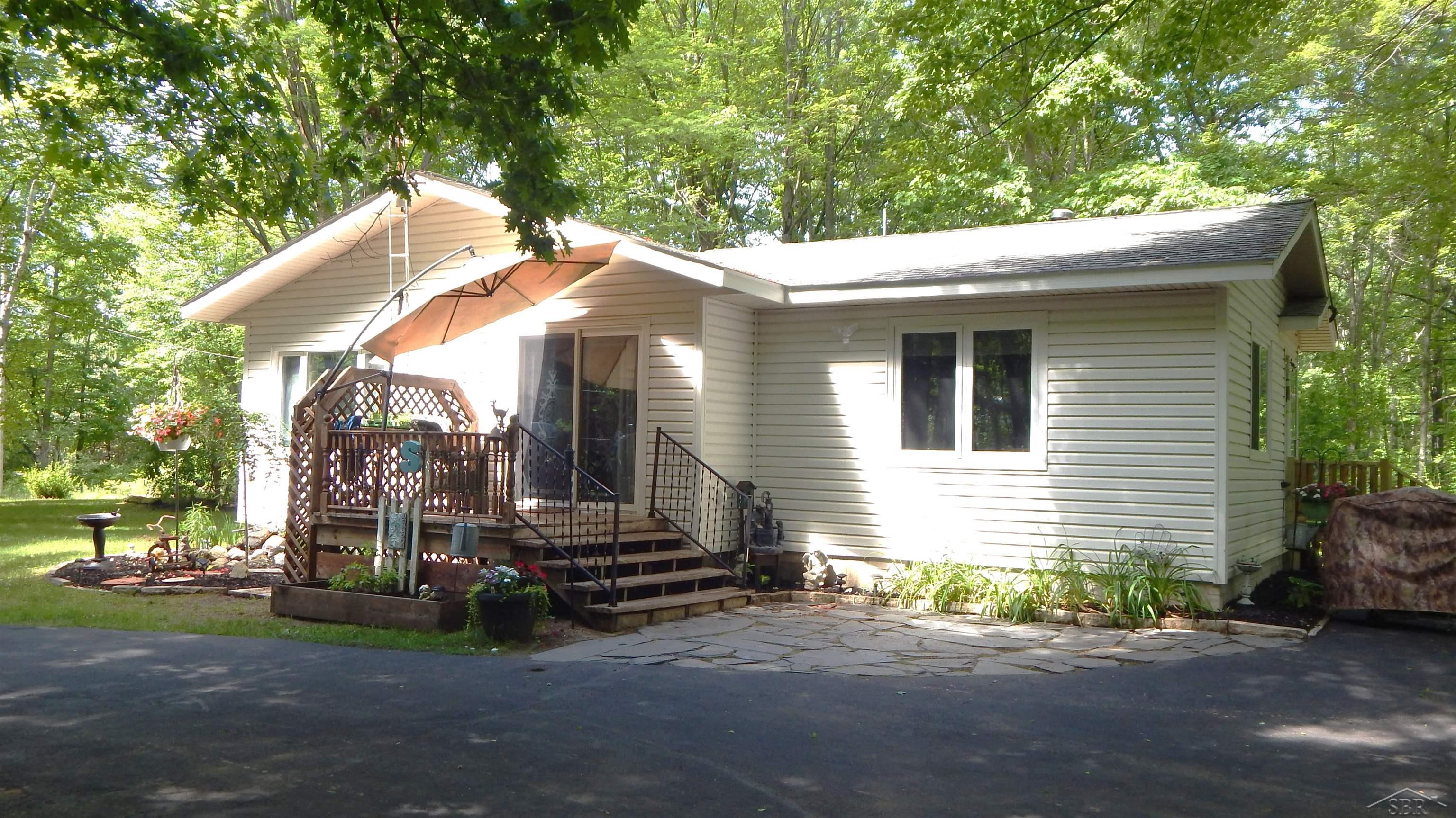 1252 West Erickson Road Pinconning, MI 48650 - Photo 2 of 45