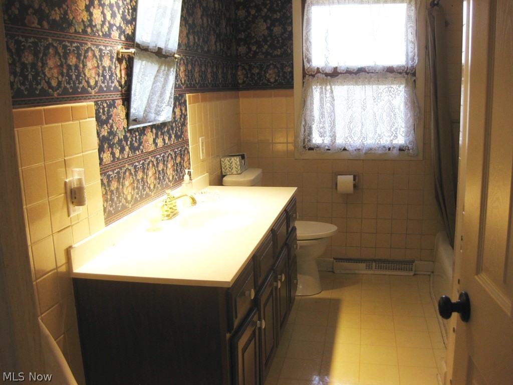 6152 Ridge Road Wadsworth, OH 44281 - Photo 15 of 33 View of main bathroom.
