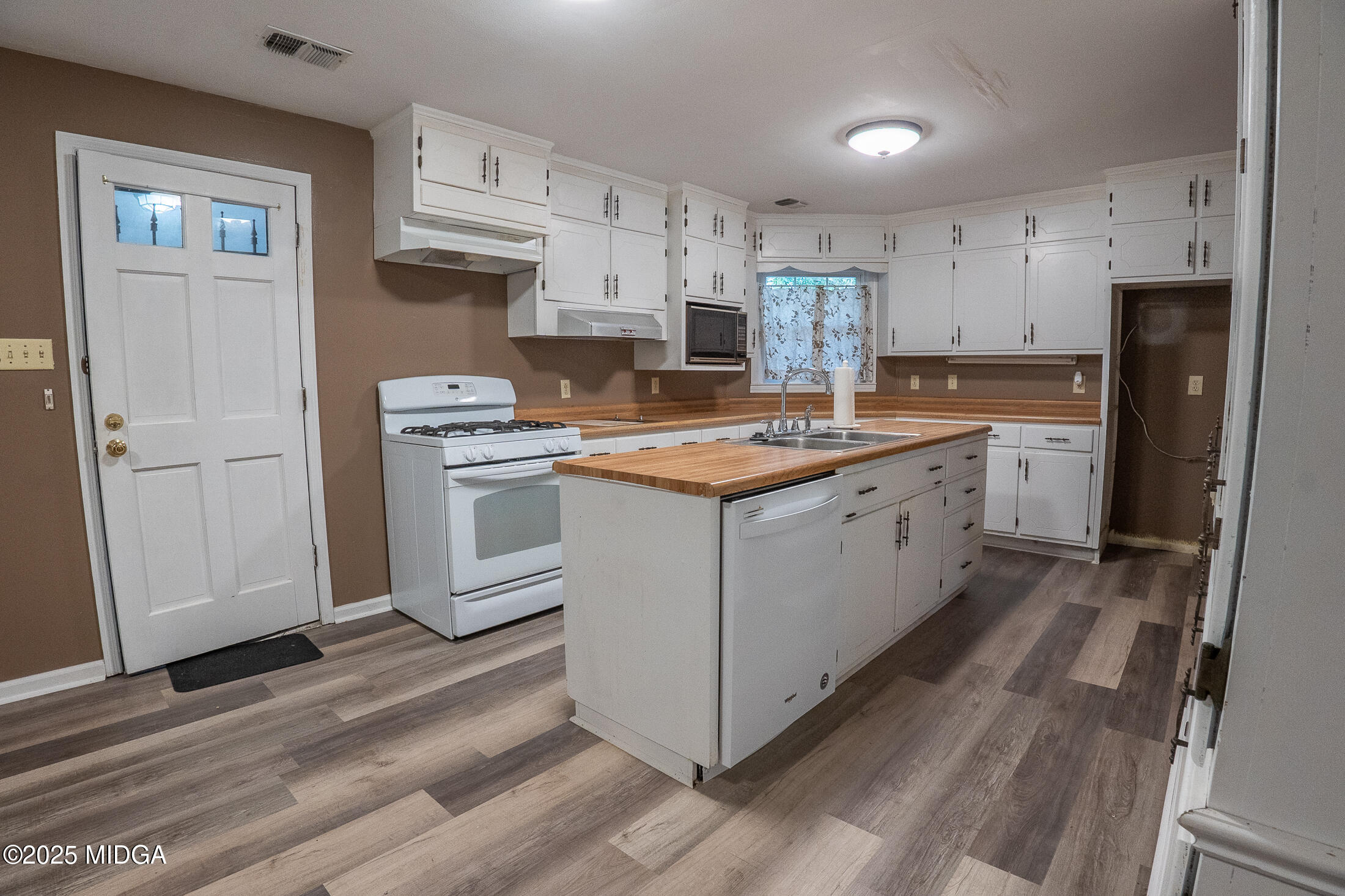 2939 General Lee Road Macon, GA 31204 - Photo 12 of 38 Kitchen