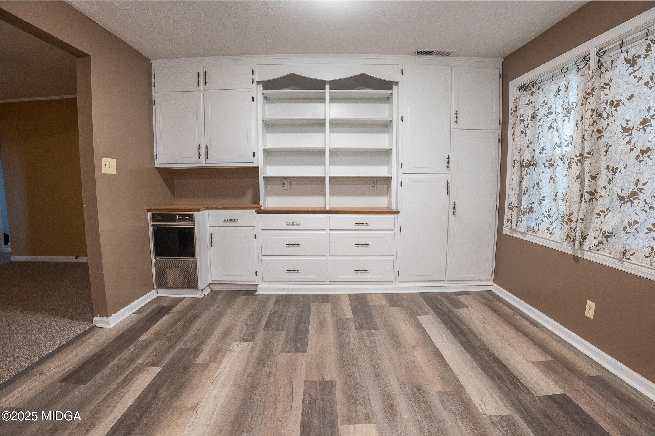 2939 General Lee Road Macon, GA 31204 - Photo 16 of 38 a room with a bed and a window