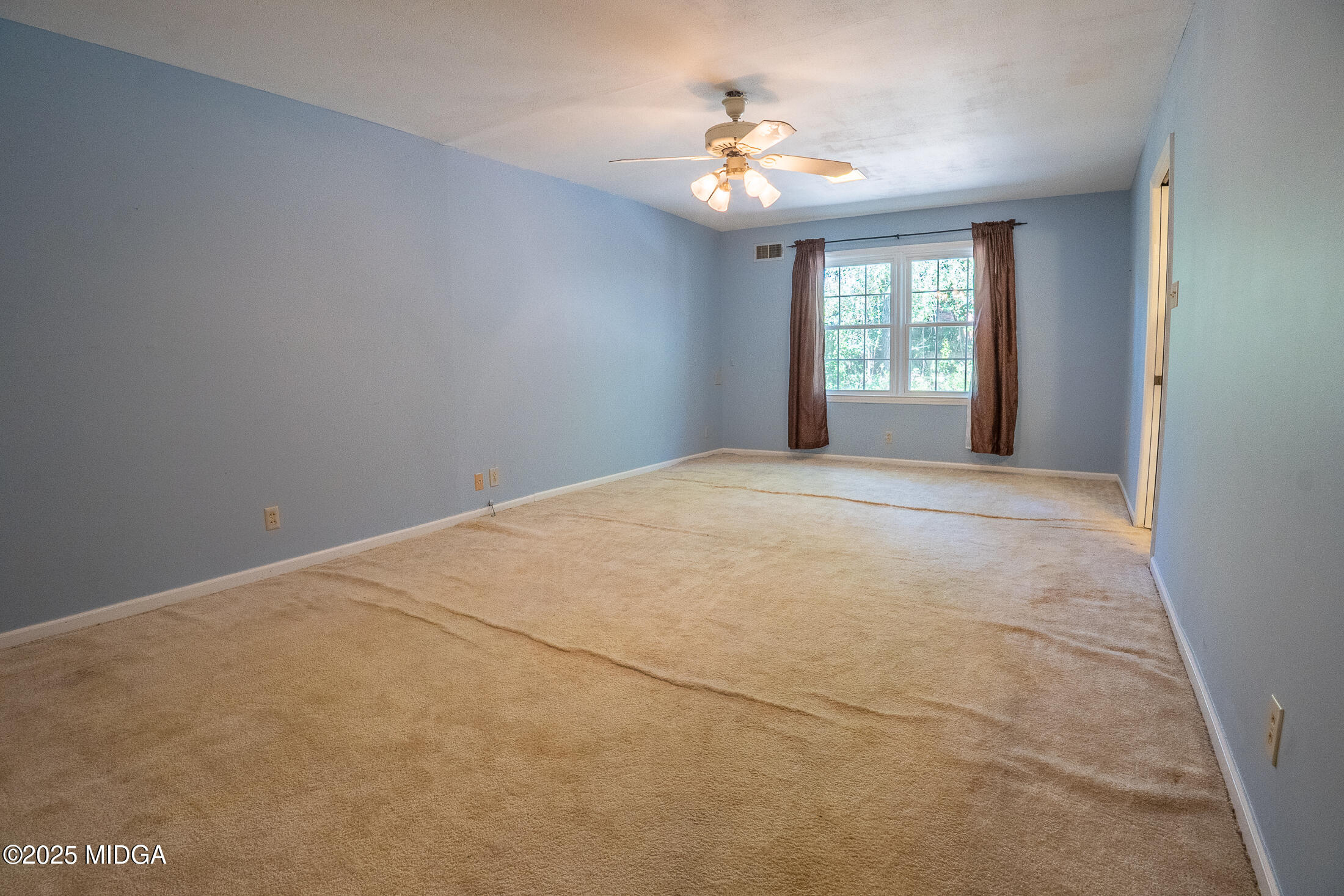 2939 General Lee Road Macon, GA 31204 - Photo 19 of 38 a view of an empty room with a window