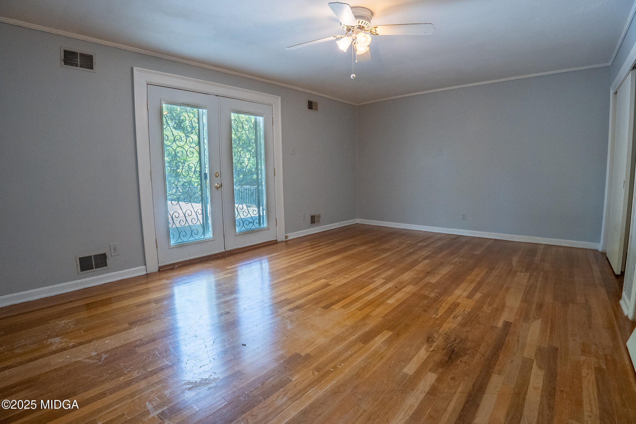 2939 General Lee Road Macon, GA 31204 - Photo 25 of 38 a view of an empty room with wooden floor and a window