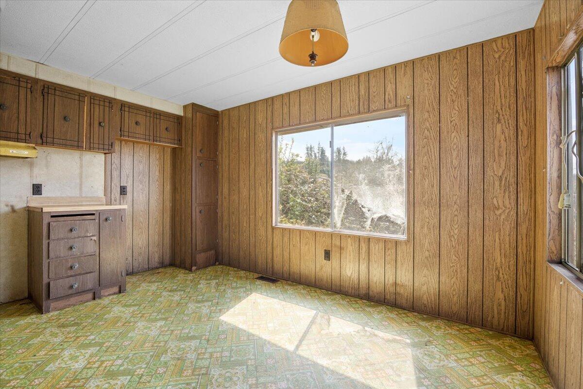 829 West Harbeck Road Grants Pass, OR 97527 - Photo 33 of 36 33-2nd Home_ Primary bedroom