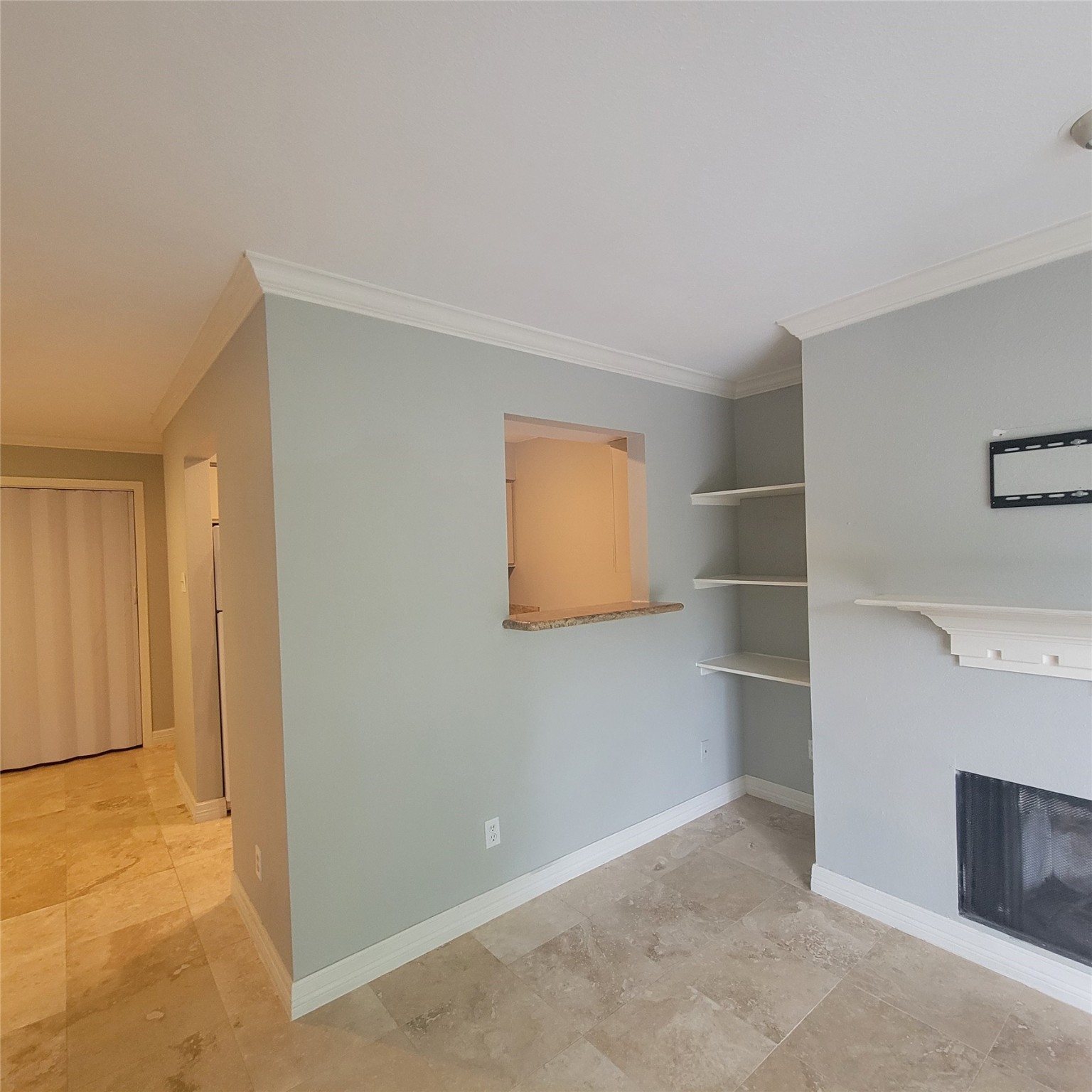 2333 Bering Drive, Unit 226 Houston, TX 77057 - Photo 11 of 33 a view of empty room with cabinet and window