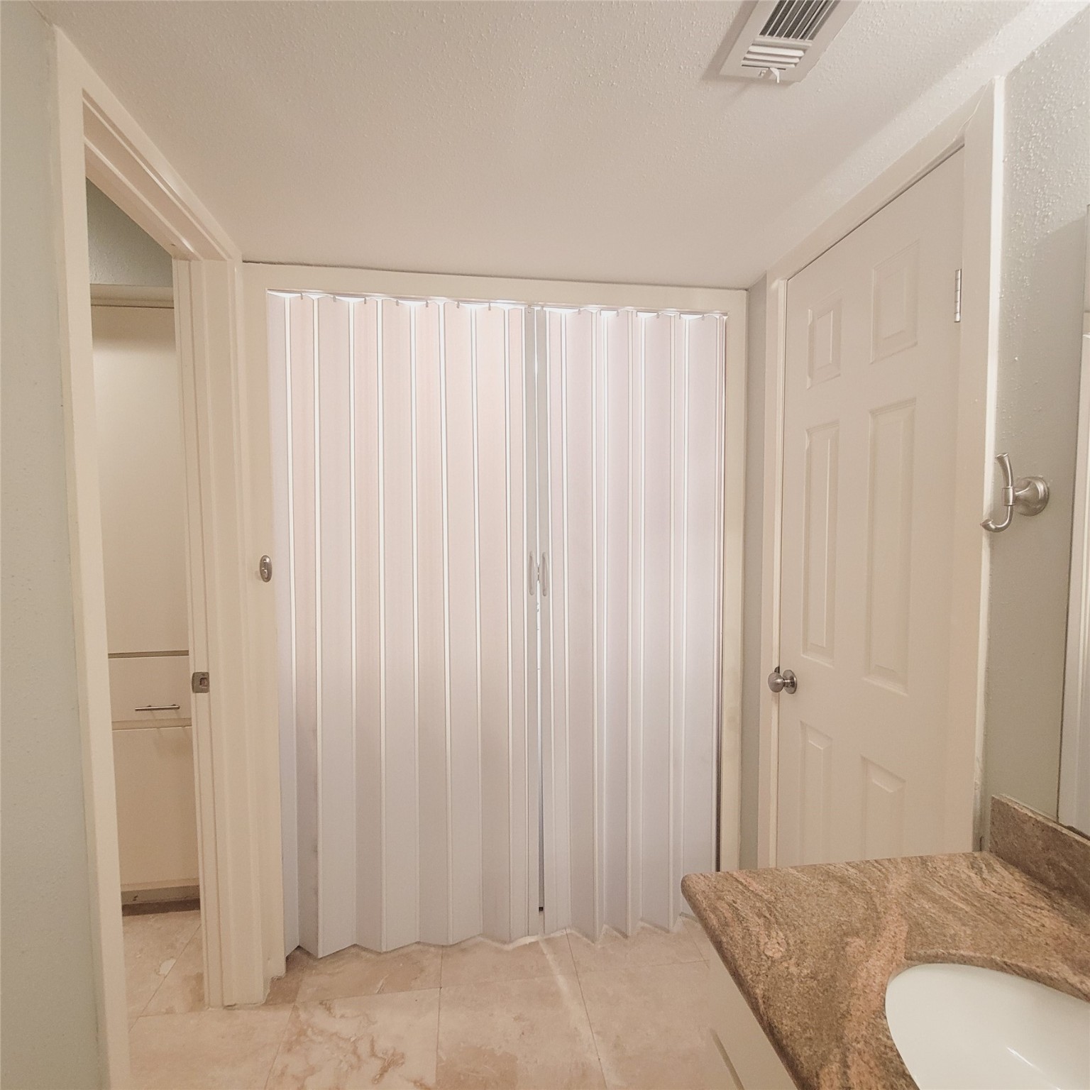 2333 Bering Drive, Unit 226 Houston, TX 77057 - Photo 22 of 33 a bathroom with a granite countertop sink and a mirror