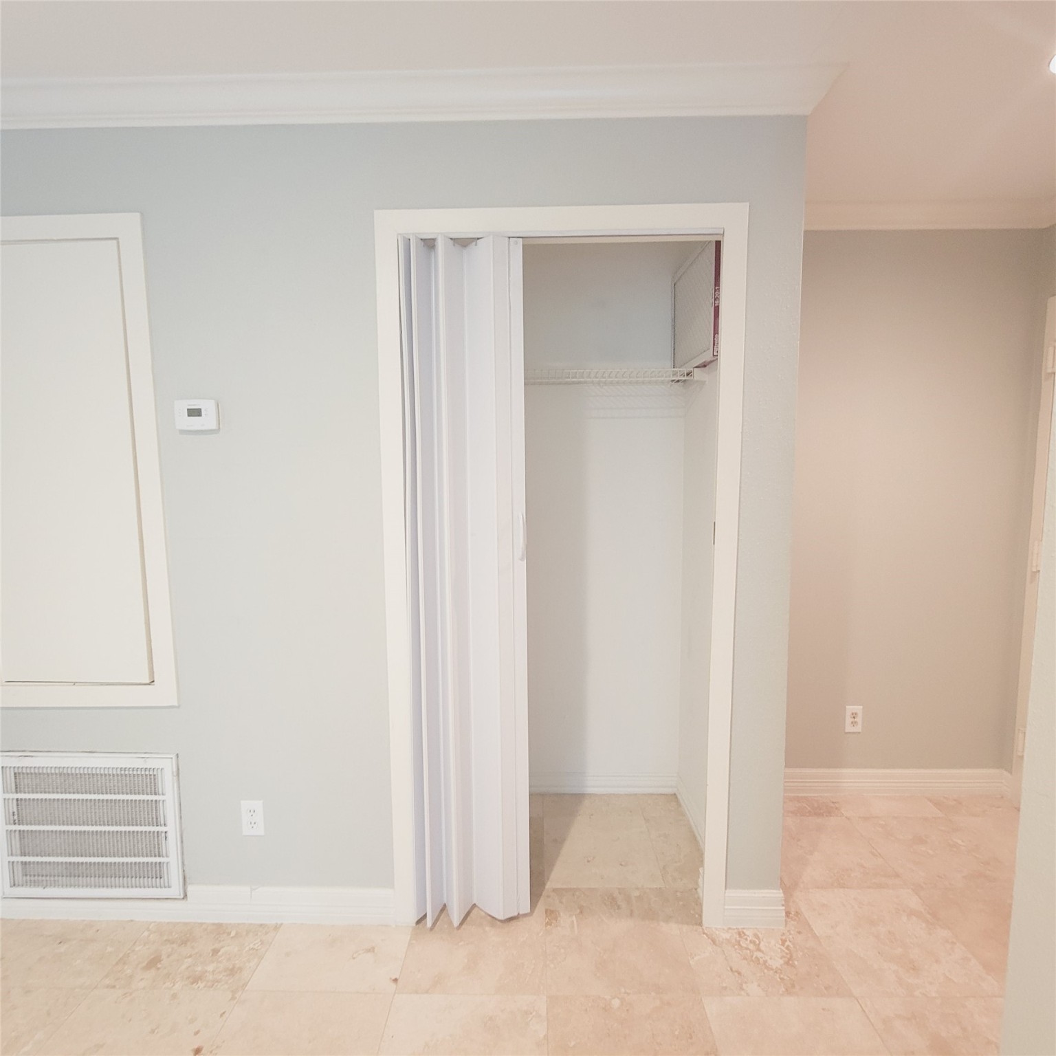 2333 Bering Drive, Unit 226 Houston, TX 77057 - Photo 25 of 33 a view of an empty room