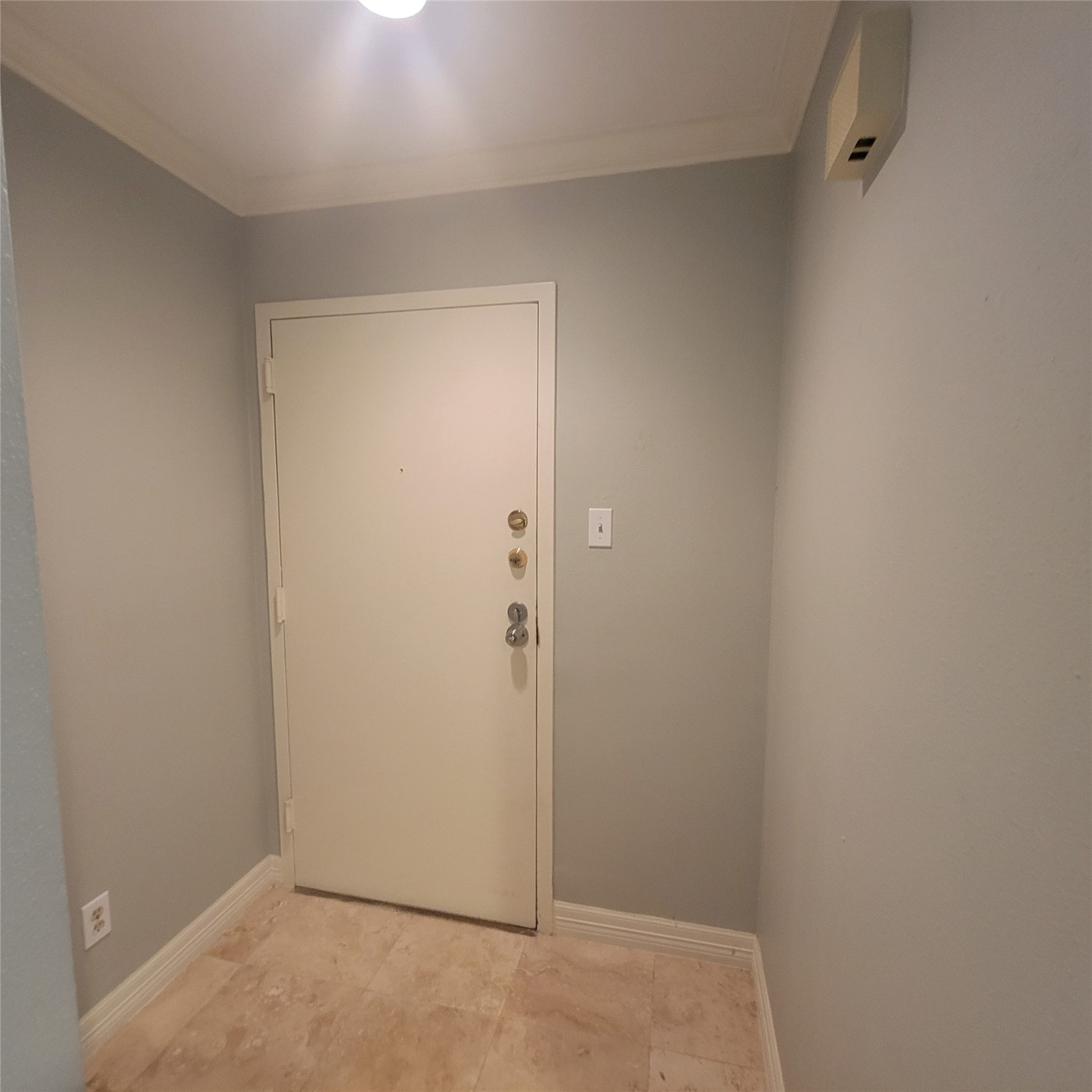 2333 Bering Drive, Unit 226 Houston, TX 77057 - Photo 5 of 33 a view of small space